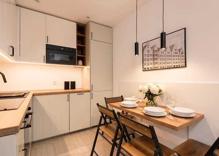 Flatbook - Seaside Albatross Tower Apartman *